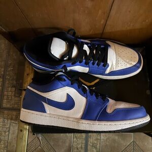 Jordan 1 Low Hyper Royal